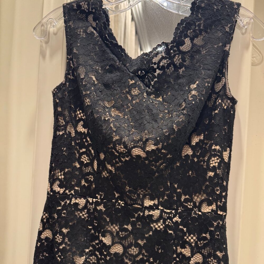 White House Black Market Black Floral Lace Sheath Dress Size 2 - Picture 2 of 5